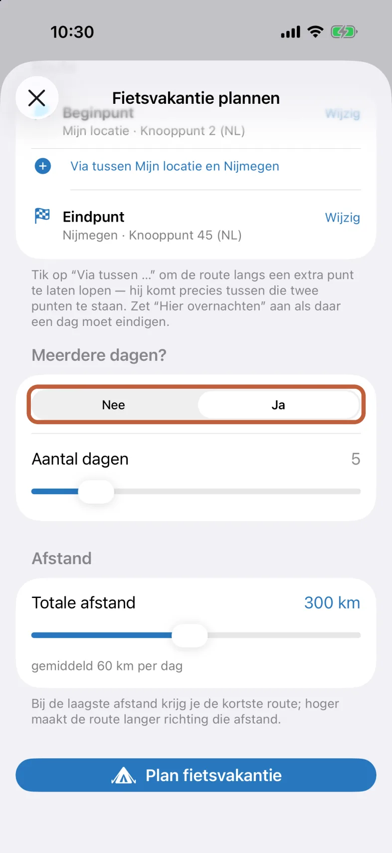 Het scherm Fietsvakantie plannen met begin- en eindpunt, bij Meerdere dagen? de keuze Ja, een schuif voor het aantal dagen, een schuif voor de totale afstand met het gemiddelde per dag, en de knop Plan fietsvakantie.