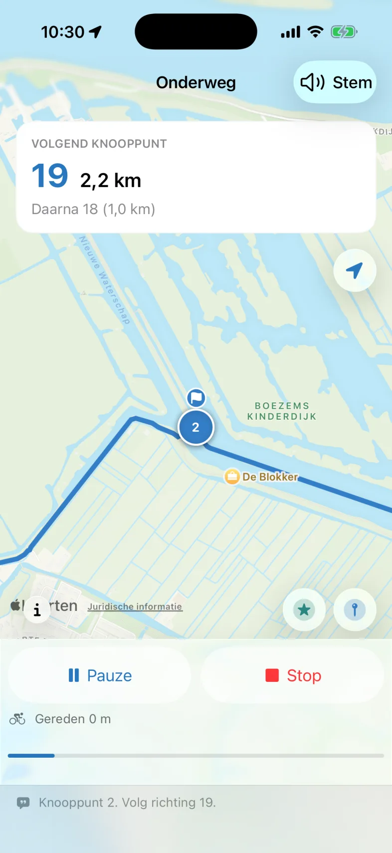 Het rijscherm Onderweg vlak na de start bij knooppunt 2, met bovenaan Volgend knooppunt 19 en de afstand, en onderaan wat de stem zei: Knooppunt 2. Volg richting 19.