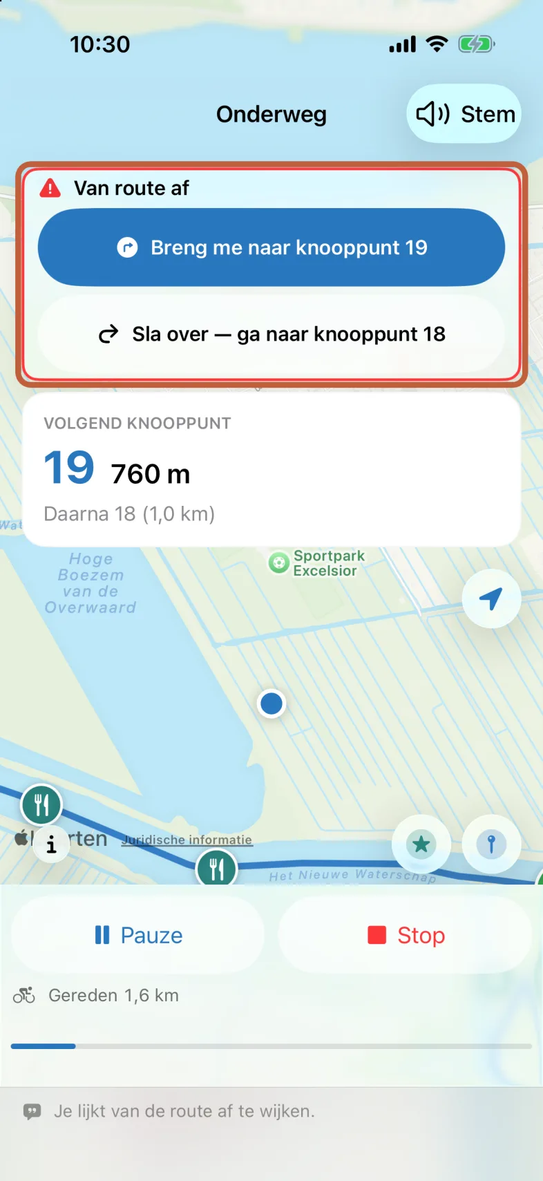 Het rijscherm met bovenaan de rood omrande kaart Van route af, met de knoppen Breng me naar knooppunt 19 en Sla over — ga naar knooppunt 18.